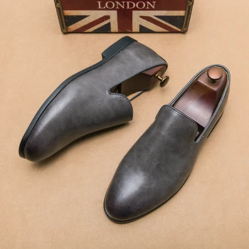אופנה גברים נעלי PU אפורה פשוטה להחליק על נעליים מזדמנים באיכות גבוהה במשרד שמלת מסיבת סירות גודל נעלי 38-46 פאטוס דה גבר