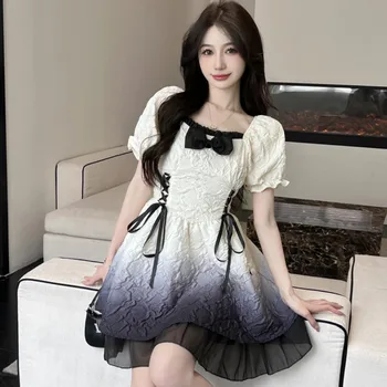 לפרוע את שמלת נשים קיץ אופנה קוריאנית Kawaii קפלים צוואר מרובע קשת גזוז שרוכים עם קו מותן שיפוע שמלות קצרות לוליטה